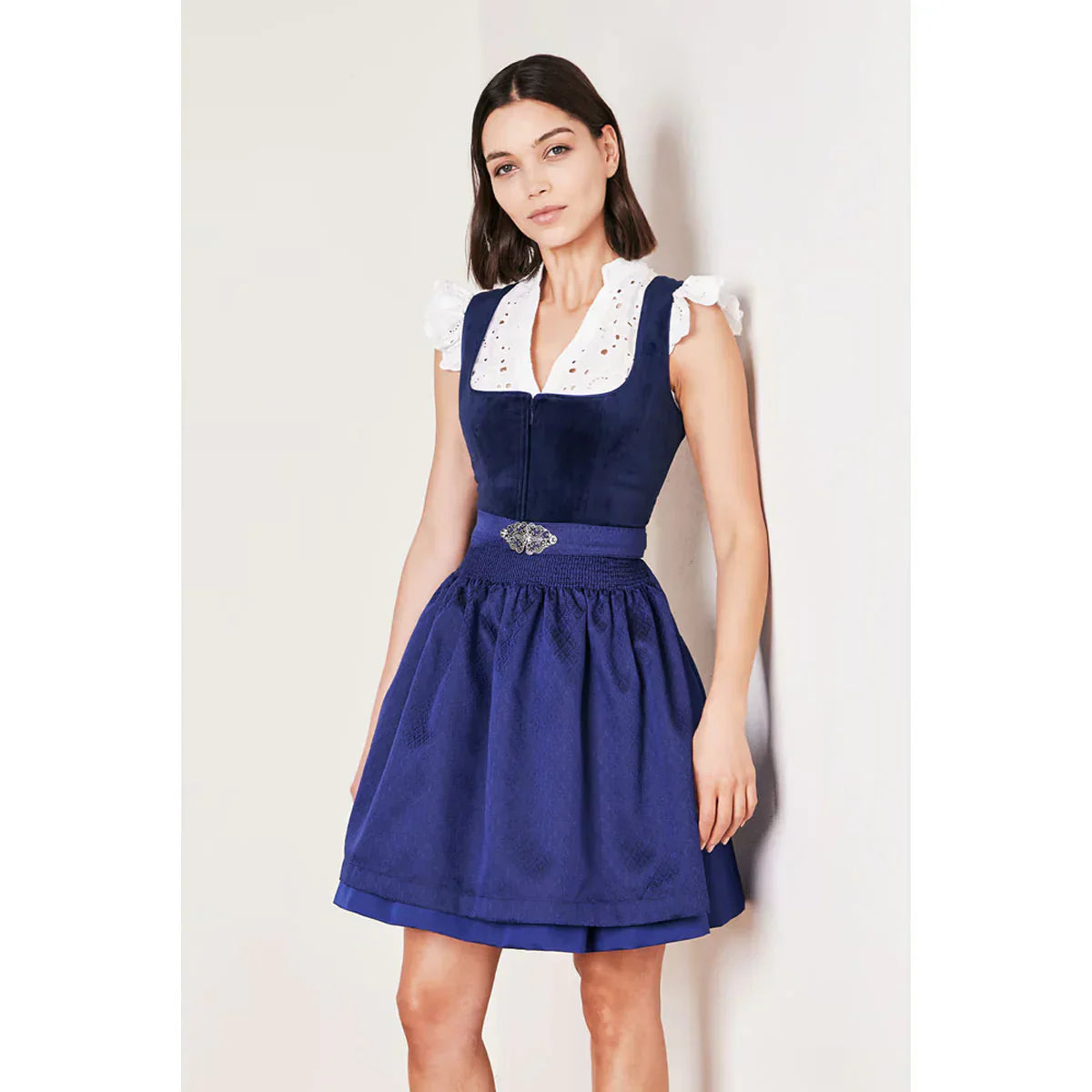 Jugendliches Mini Dirndl für Damen | modern und verspielt für Volksfeste und Events
