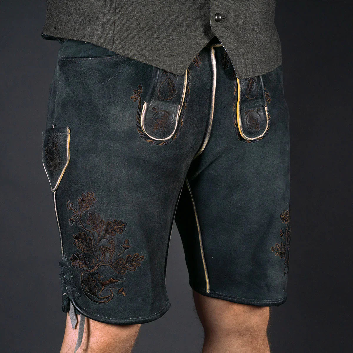 Schwarze Herren Lederhose đ€ Elegante Tracht fĂŒr Herren
