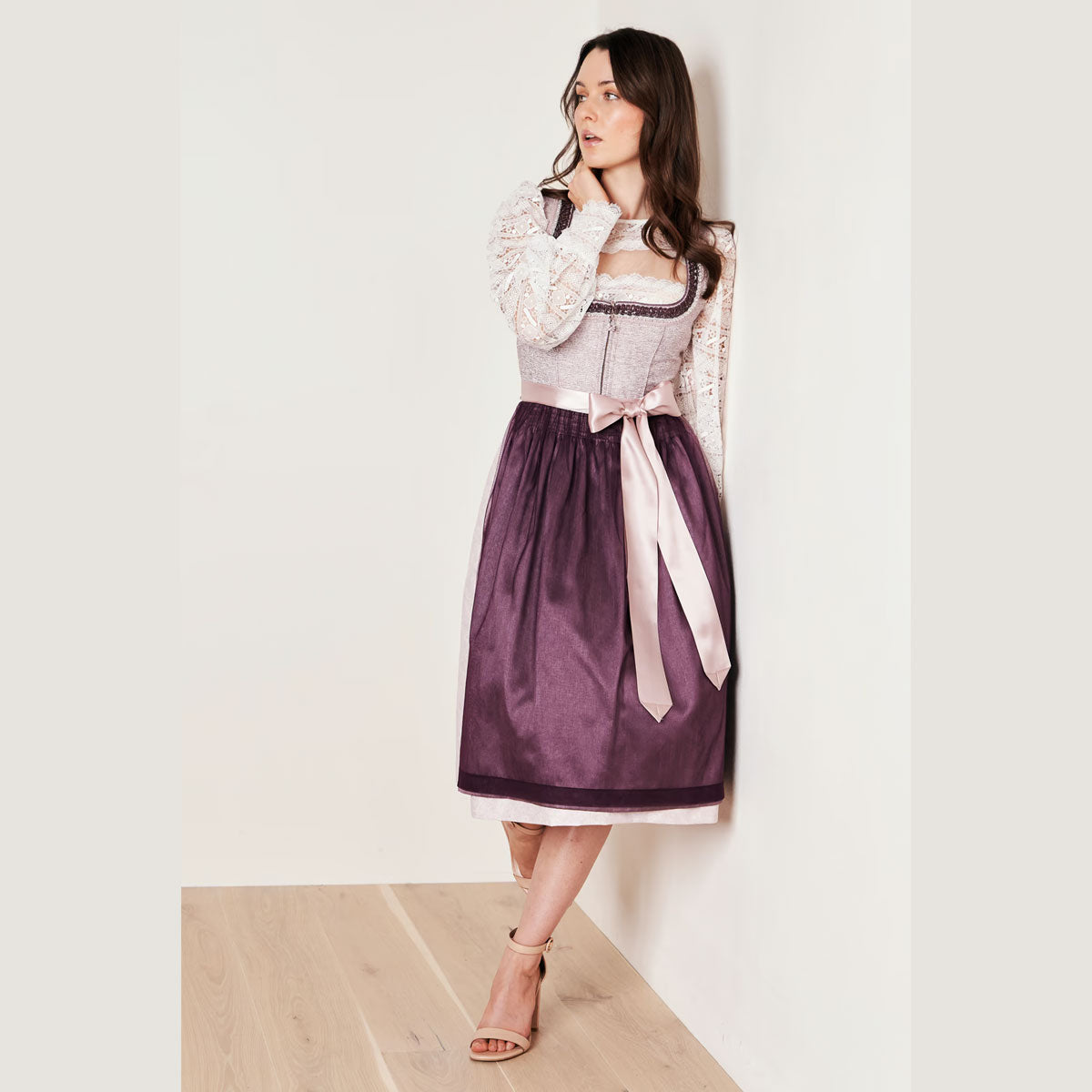 Lila Violettes Dirndl | Elegante Tracht in ausdrucksvoller Farbe