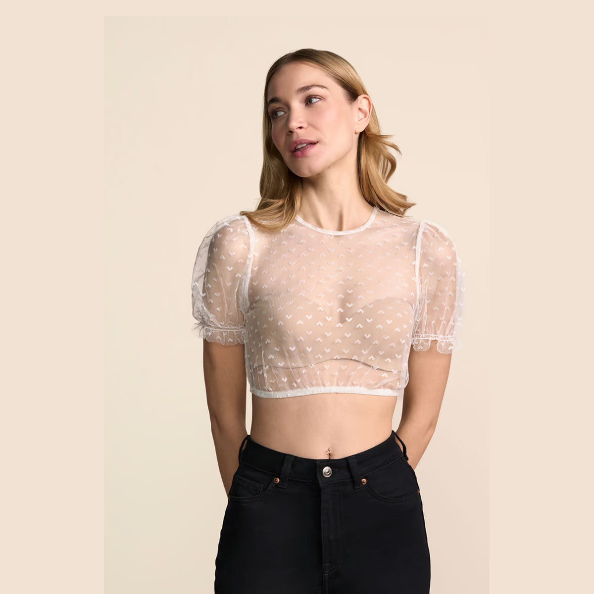 Transparente Dirndlbluse in Ecru mit Puffärmel und Herzmuster von Krüger Dirndl