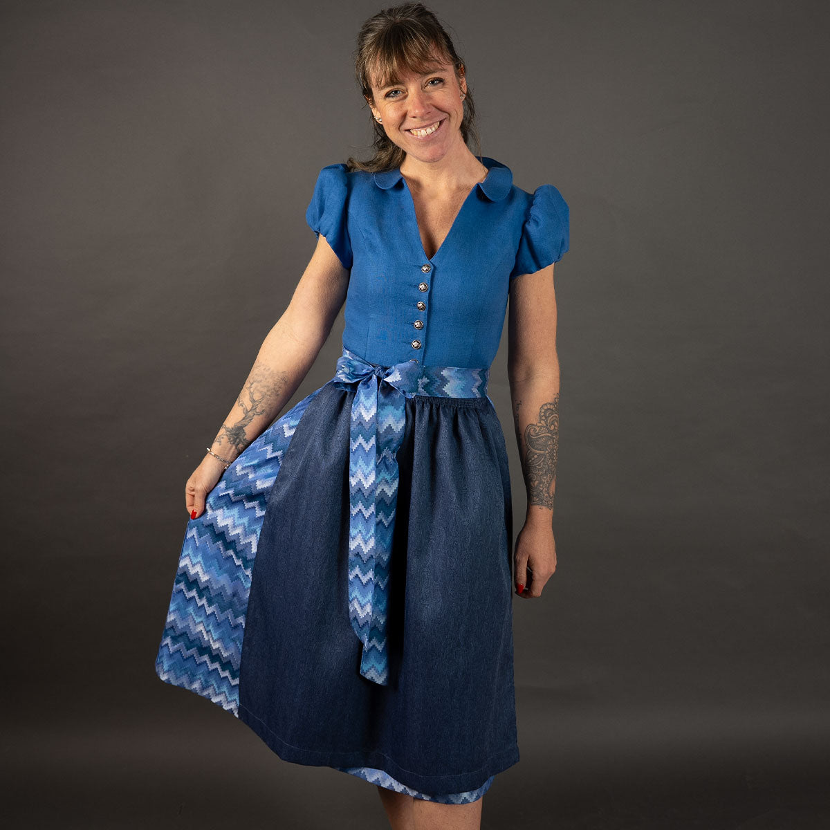 Elli & Juliette Dirndl Bobbi Ophelia Mittelblau mit Puffarm