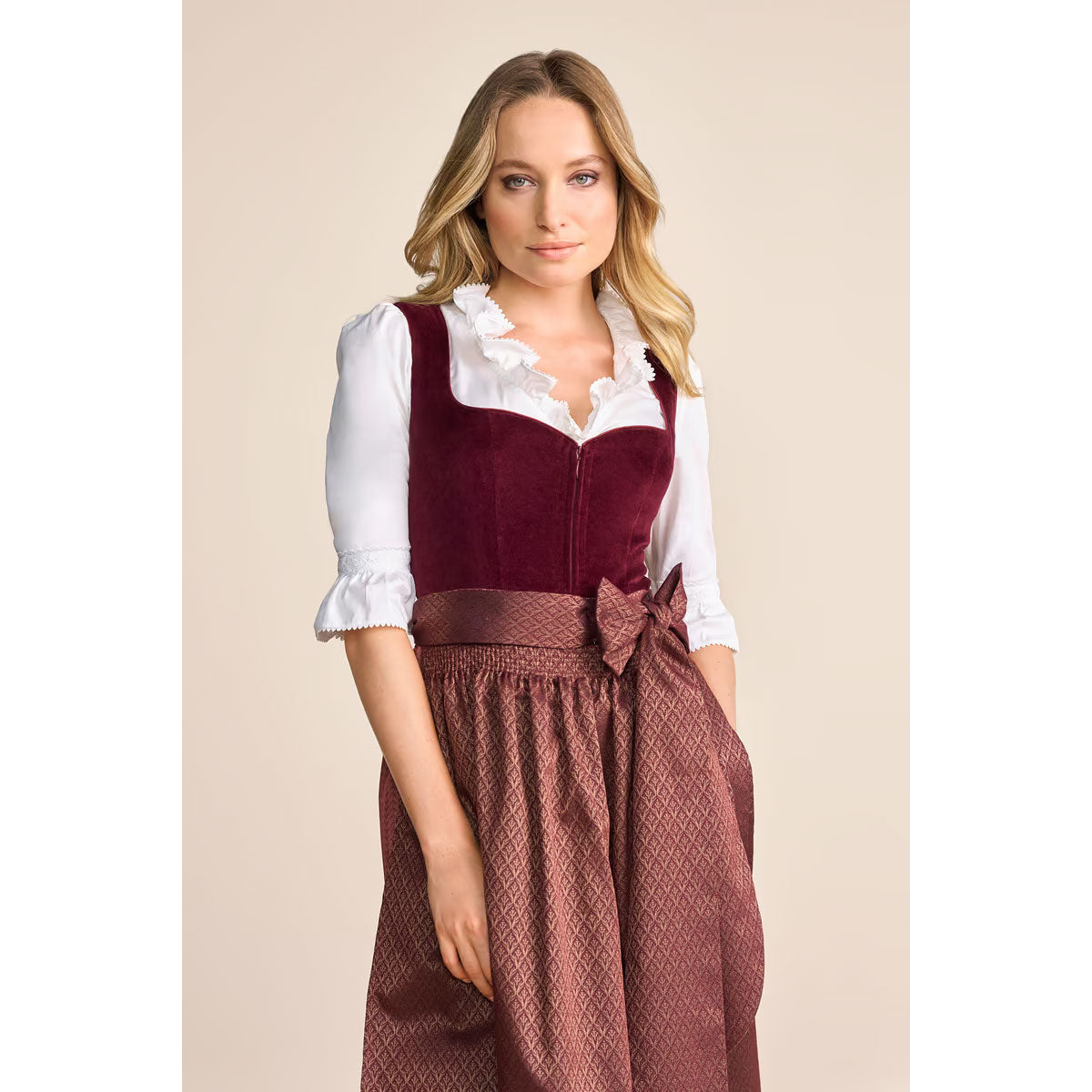 Krüger Dirndl Xana Weinrot Herz-Ausschnitt 70cm - Datschi Trachten