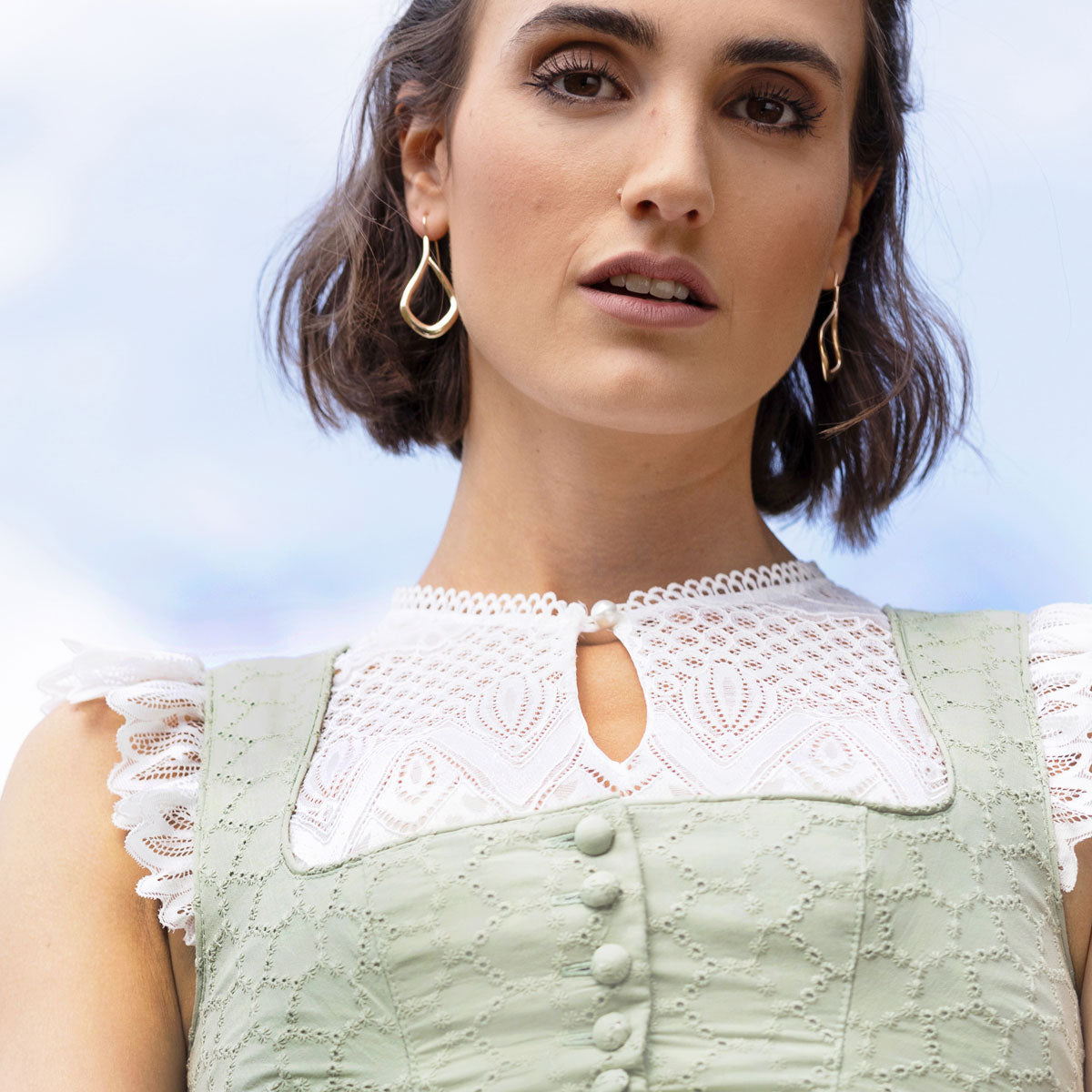 MarJo Dirndlbluse Neudörfl Off White Flügelarm - Datschi Trachten