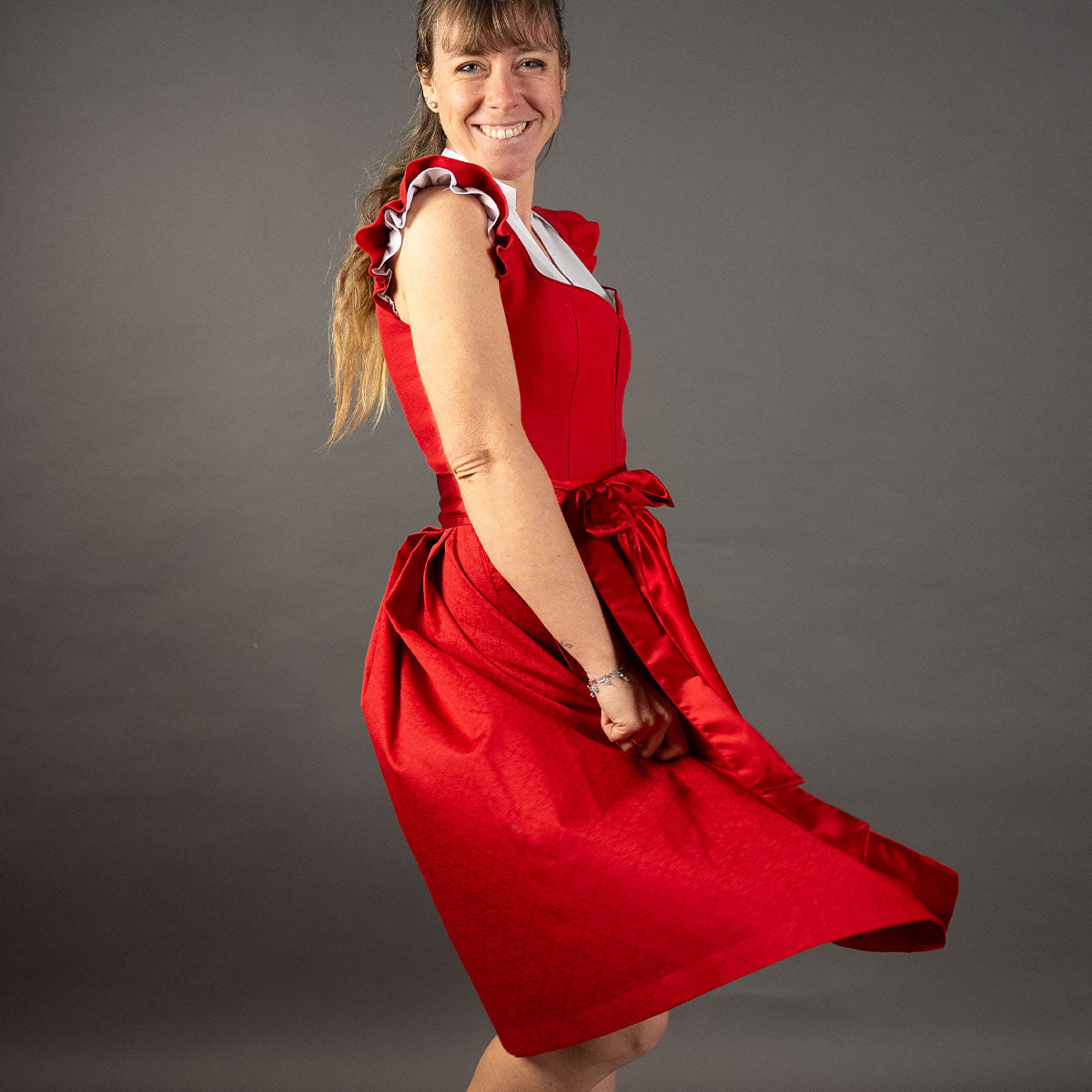 Elli & Juliette 2-in-1 Dirndl Fiona Soraya Rot mit abnehmbarem Flügelarm 70 cm