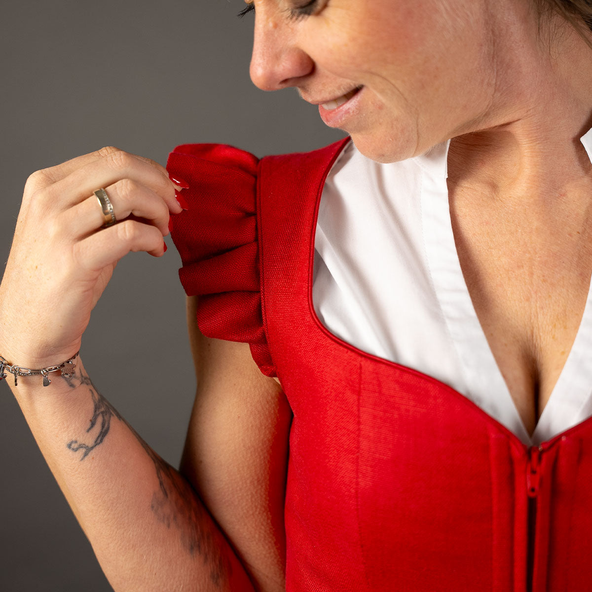 Elli & Juliette 2-in-1 Dirndl Fiona Soraya Rot mit abnehmbarem Flügelarm 70 cm