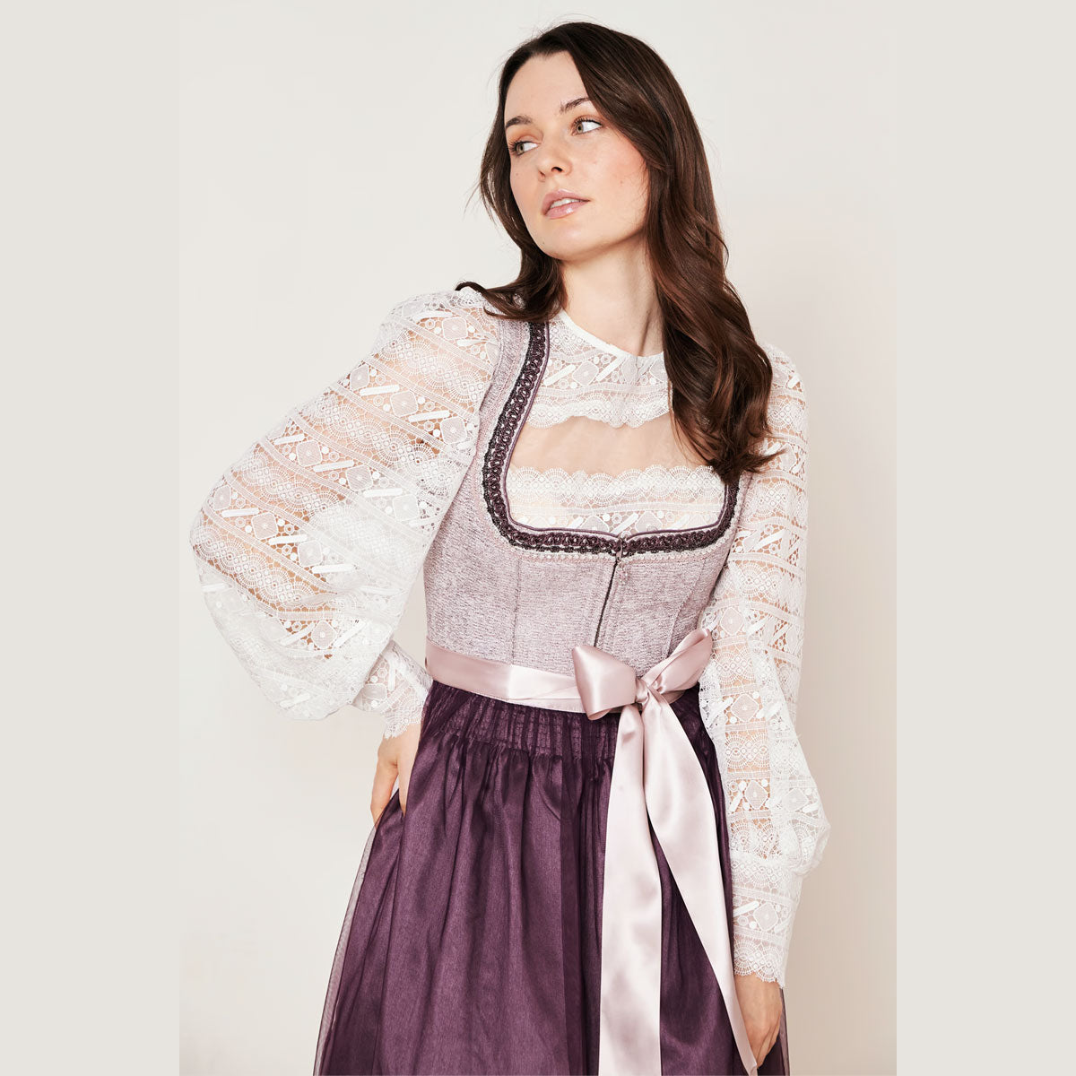 Krüger Dirndl Abriana Beere Perlenborte 70cm - Datschi Trachten