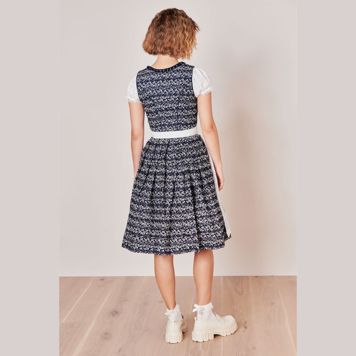 Krüger Dirndl Minna Marine Spitzenschürze 60cm - Datschi Trachten