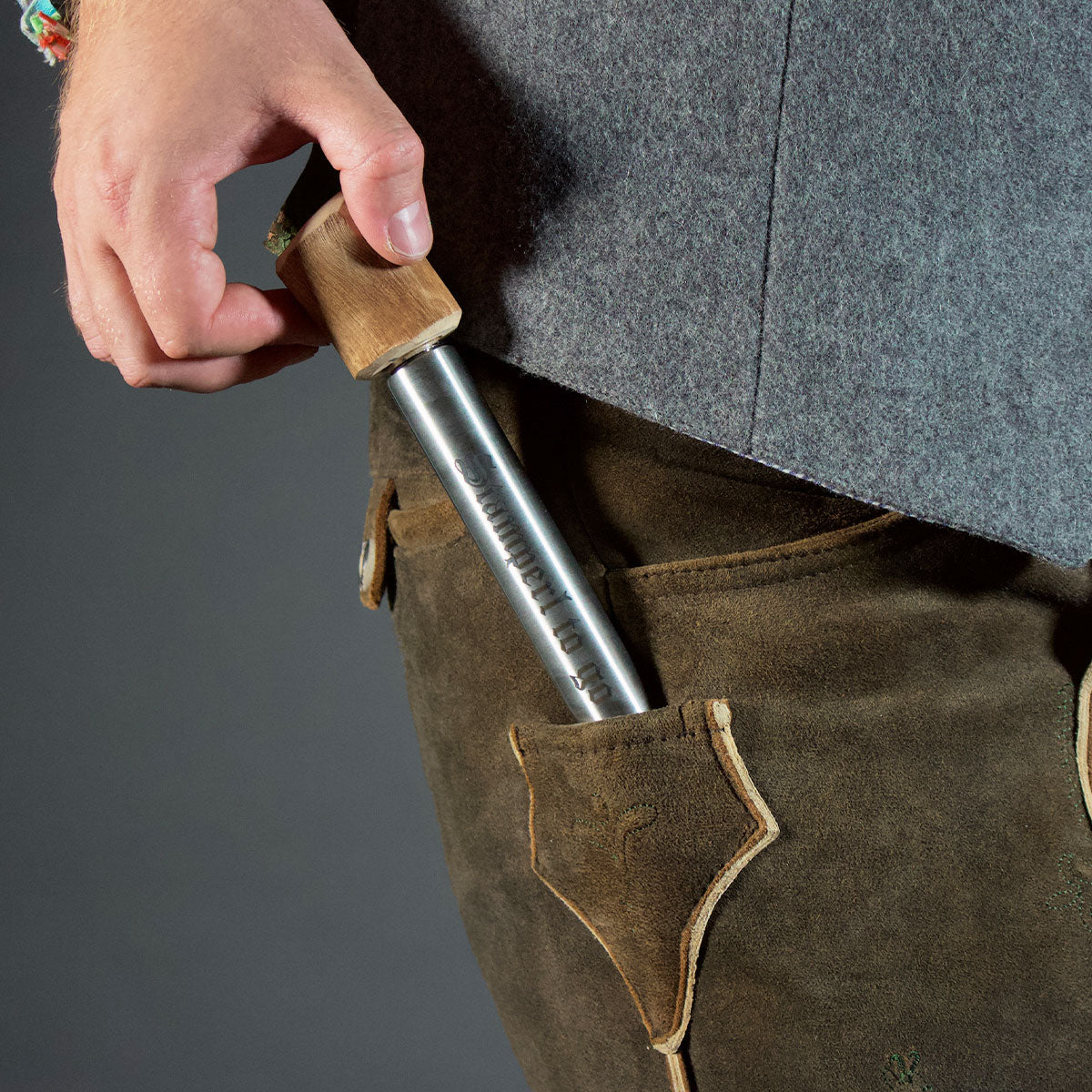 Lederhosen Flachmann Bassd scho - Datschi Trachten