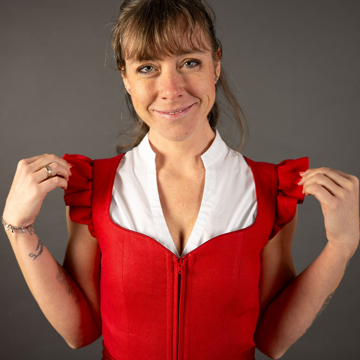 Elli & Juliette 2-in-1 Dirndl Fiona Soraya Rot mit abnehmbarem Flügelarm 70 cm
