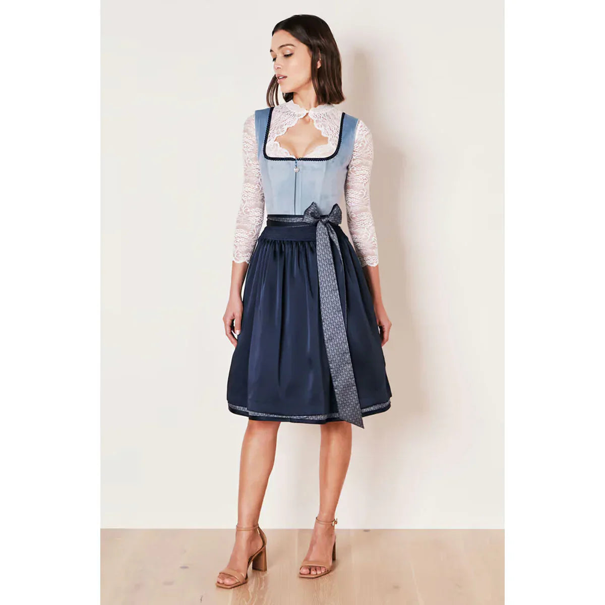 Blaues Dirndl| Elegantes Trachtenkleid in Blau