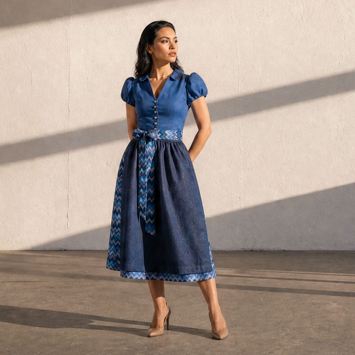 Elli & Juliette Dirndl Bobbi Ophelia Mittelblau mit Puffarm