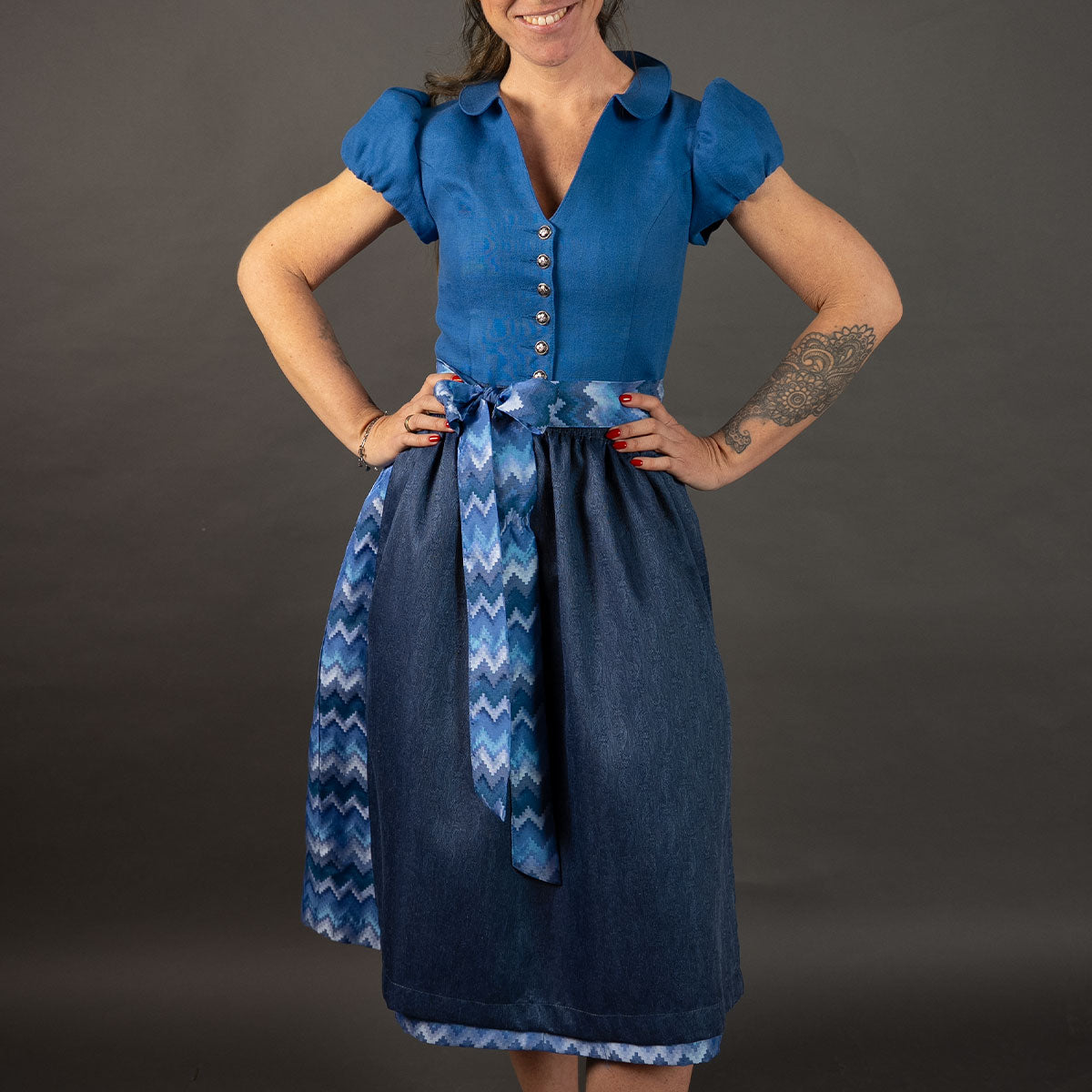 Elli & Juliette Dirndl Bobbi Ophelia Mittelblau mit Puffarm