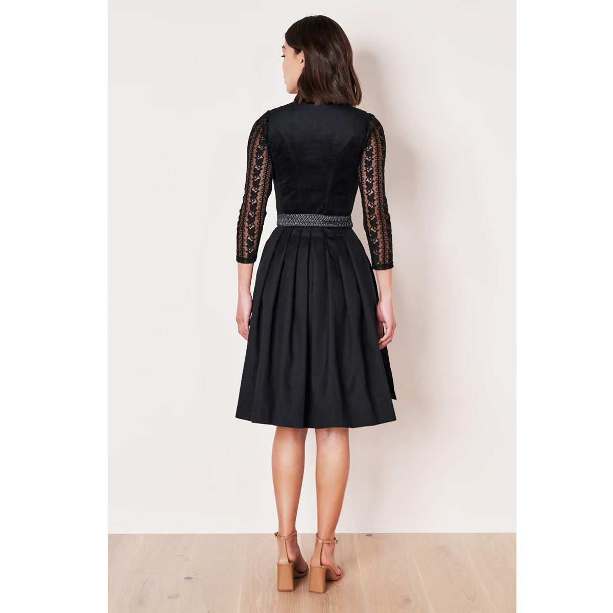 Krüger Dirndl Alisha Schwarz Samt 60cm - Datschi Trachten