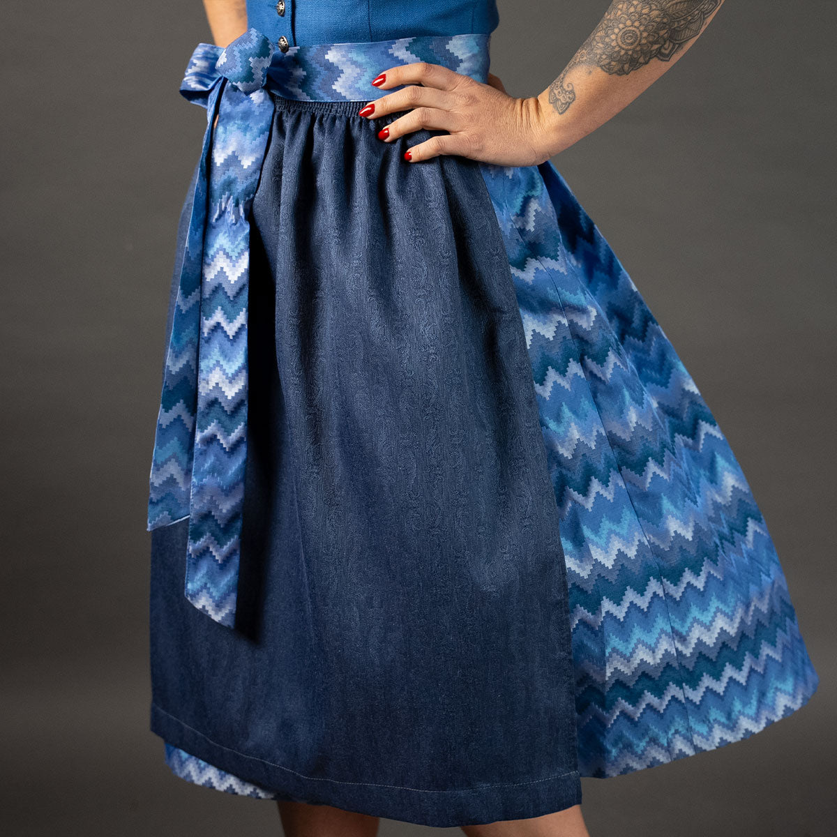 Elli & Juliette Dirndl Bobbi Ophelia Mittelblau mit Puffarm