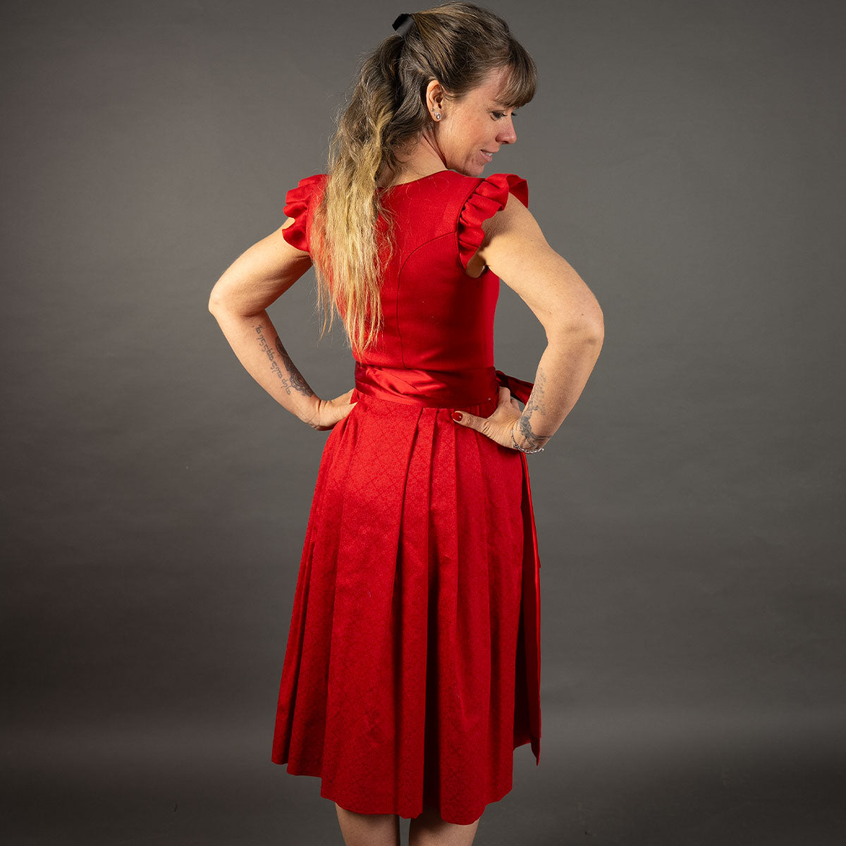 Elli & Juliette 2-in-1 Dirndl Fiona Soraya Rot mit abnehmbarem Flügelarm 70 cm
