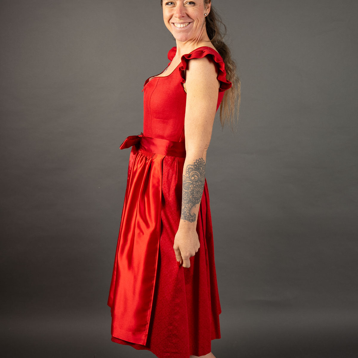Elli & Juliette 2-in-1 Dirndl Fiona Soraya Rot mit abnehmbarem Flügelarm 70 cm