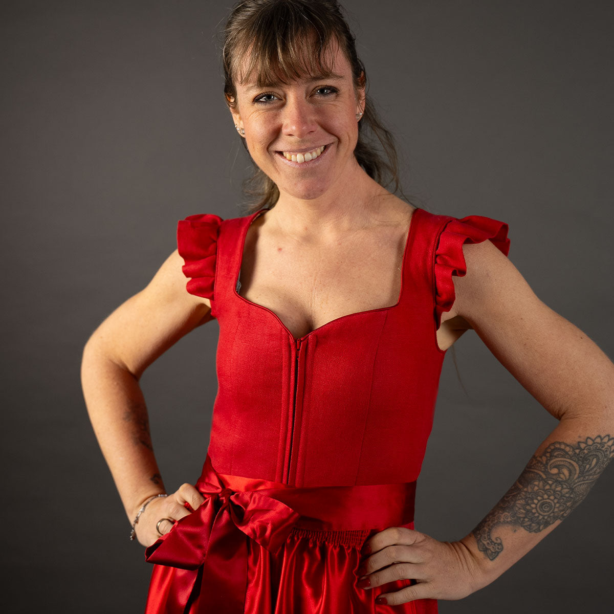 Elli & Juliette 2-in-1 Dirndl Fiona Soraya Rot mit abnehmbarem Flügelarm 70 cm