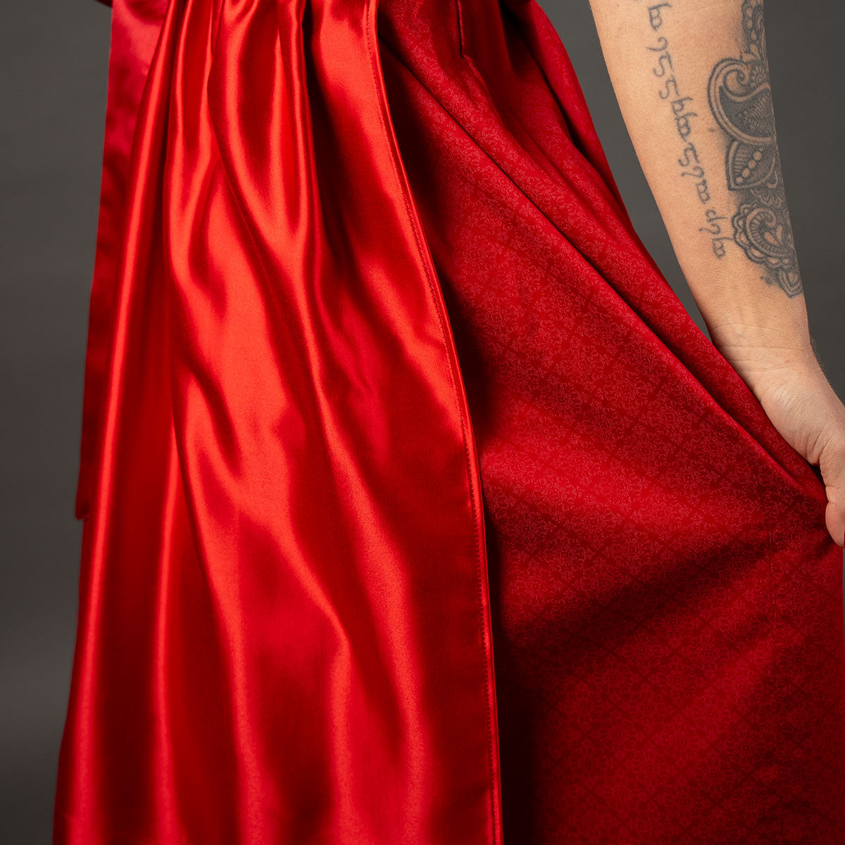 Elli & Juliette 2-in-1 Dirndl Fiona Soraya Rot mit abnehmbarem Flügelarm 70 cm