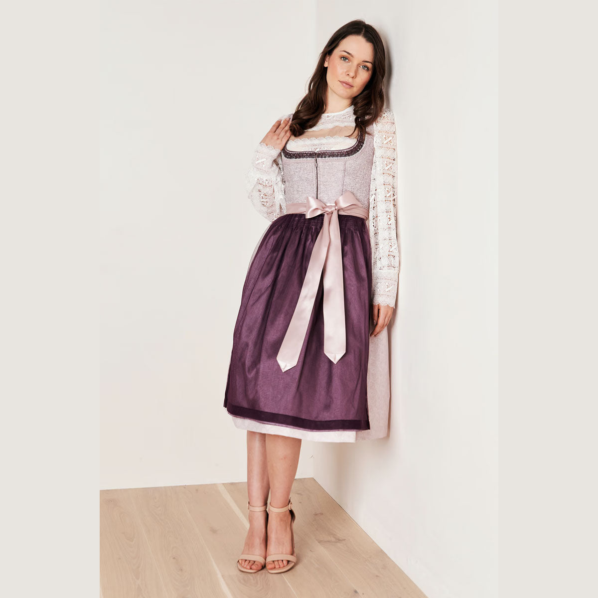 Krüger Dirndl Abriana Beere Perlenborte 70cm - Datschi Trachten