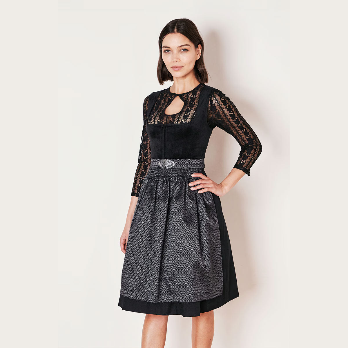 Krüger Dirndl Alisha Schwarz Samt 60cm - Datschi Trachten