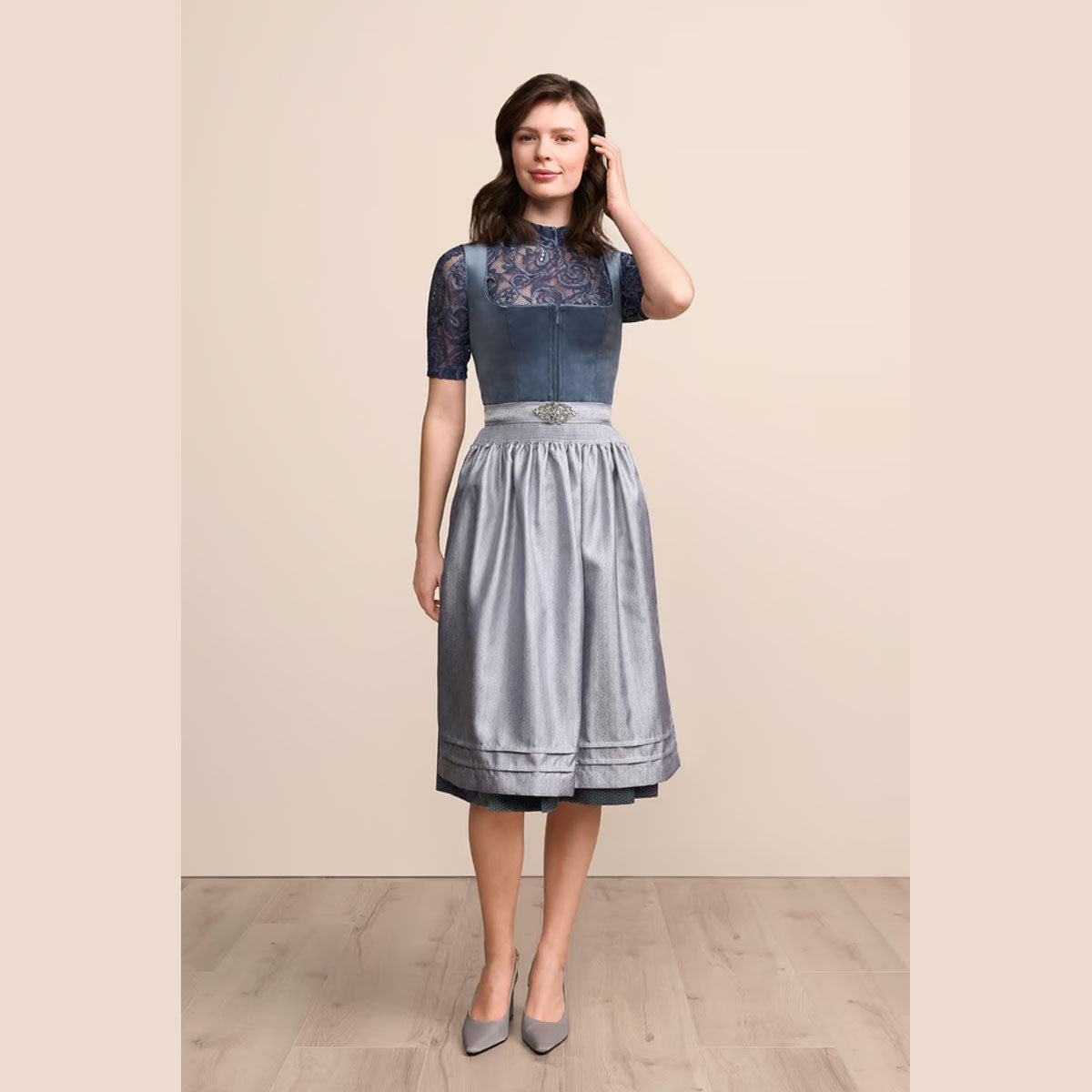 Krüger Dirndl Aurela Hellblau Samt Reißverschluss 70cm - Datschi Trachten