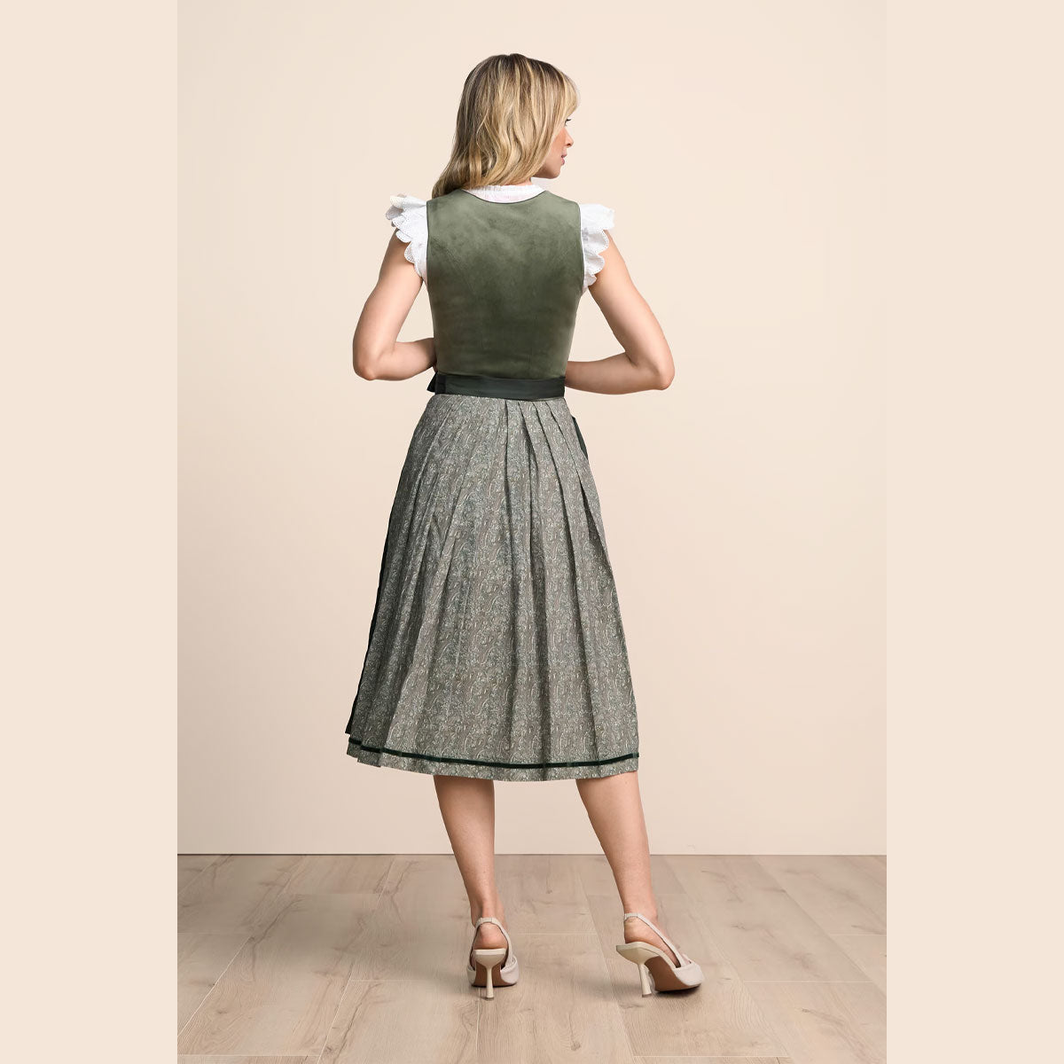 Krüger Dirndl Iny Grün Herz Ausschnitt 70cm - Datschi Trachten