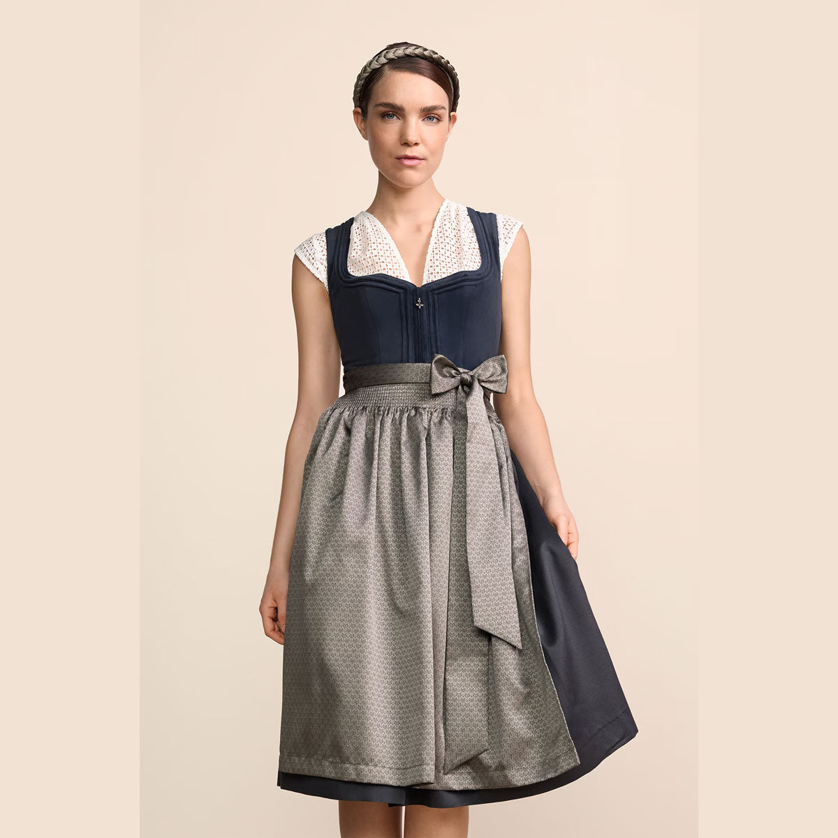 Krüger Dirndl Lioraen Marine Stehbiesen 70cm - Datschi Trachten