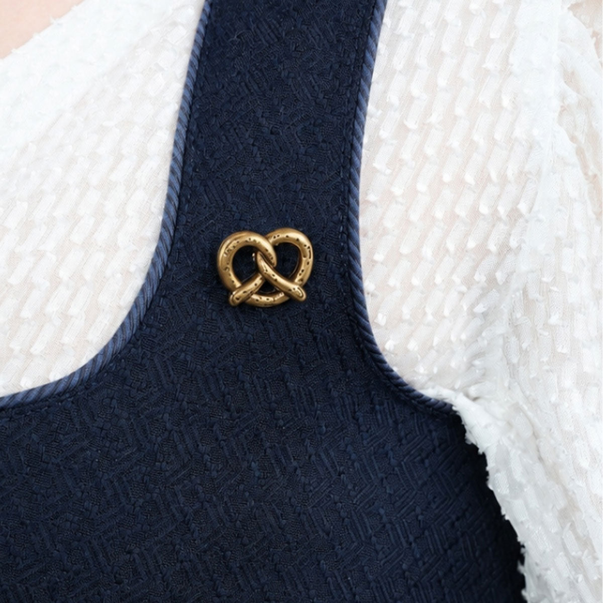 MarJo Anstecker Breze Altgold